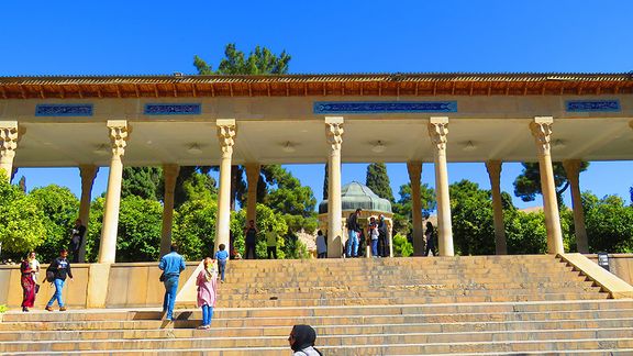 خبرگزاری ایلنا از خطر «سست شدن ستونهای حافظیه بر اثر شستوشوی مداوم» خبر داد