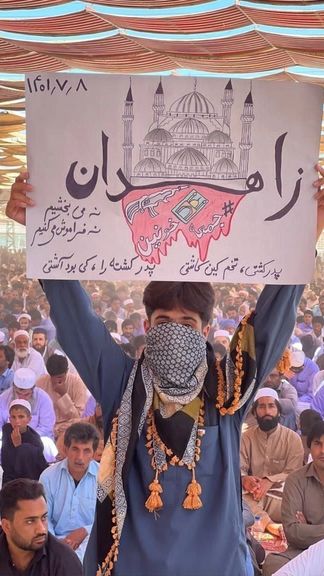 سایت حالوش از تلاش حکومت برای قانع کردن متنفذین بلوچستان برای دیدار با خامنهای خبر داد