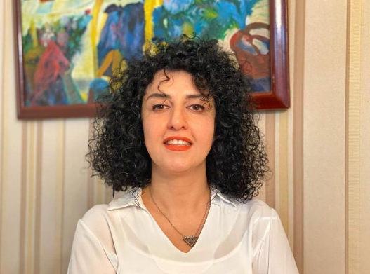 الحقوقية المعتقلة نرجس محمدي: رفض الإيرانيات للحجاب الإجباري أضعف سلطة الاستبداد الديني