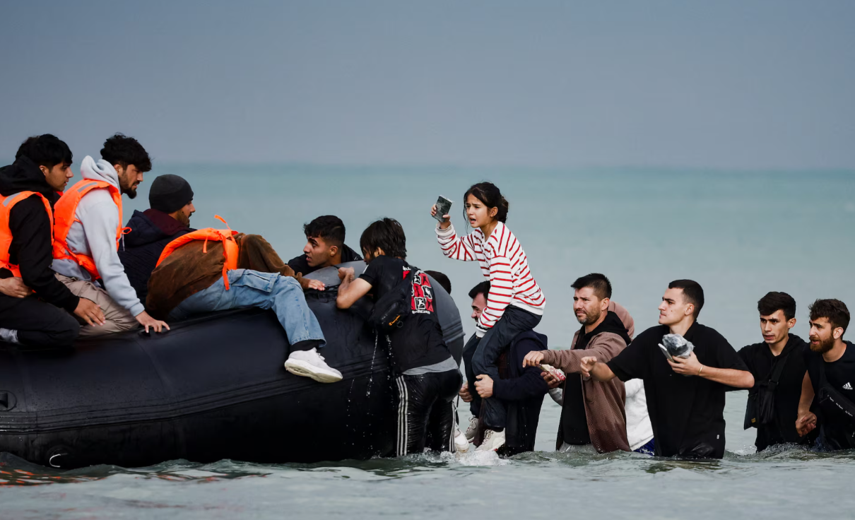 رکورد ورود ماهانه مهاجران غیرقانونی به بریتانیا در ۲ سال گذشته شکسته شد