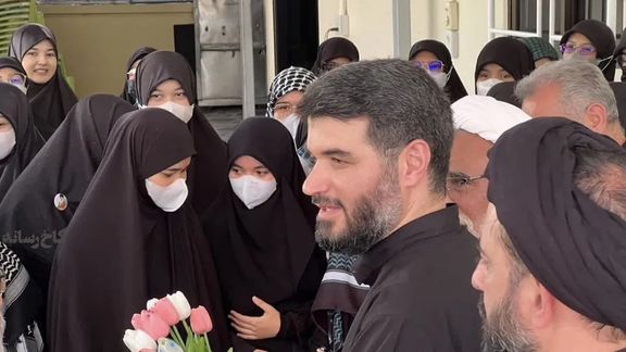 Meysam Motiee among female students of Al-Mostafa University branch in Bangkok