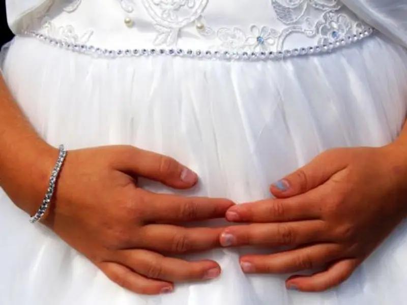 نحو 26 ألف حالة زواج أطفال في إيران العام الماضي.. وارتفاع في عدد الأمهات تحت سن 15 عاما