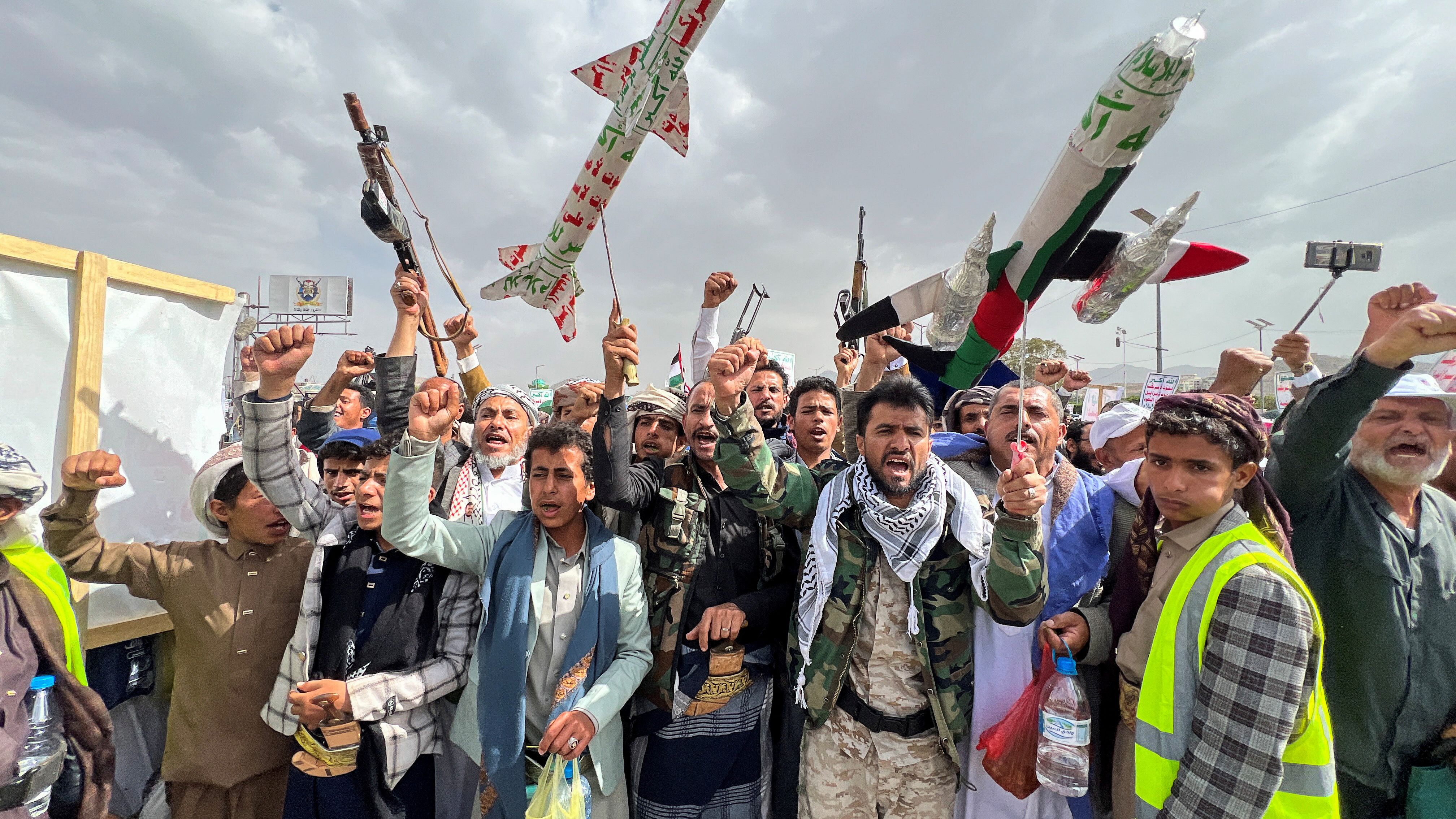 حوثی‌ها چگونه نیروی دریایی آمریکا را به چالش کشیدند و جنگ در دریا را متحول کردند؟