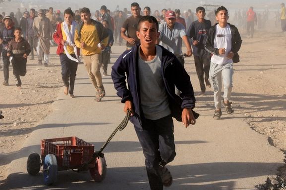 تجمع فلسطینیان برای دریافت کمکهای بشردوستانه، خان یونس، هشتم خرداد