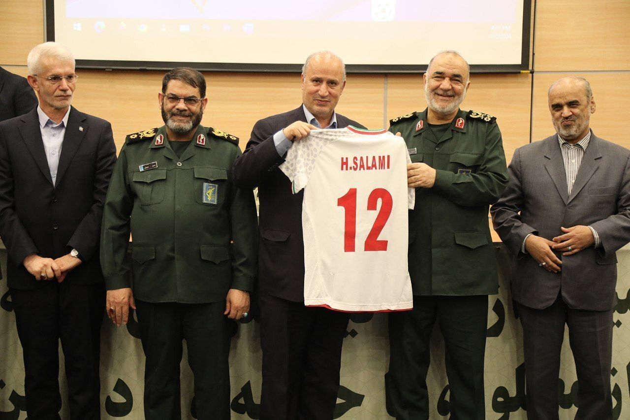 فرمانده کل سپاه یار دوازدهم تیم ملی شد: «وقتی می‌برید خوشحالی بیش از حد نکنید»