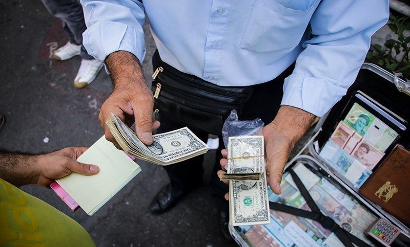 گزارش منسوب به سازمان برنامه و بودجه: در صورت تداوم تحریم‌ها دلار به ۲۸۵ هزار تومان می‌رسد
