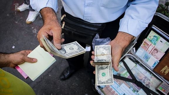 گزارش منسوب به سازمان برنامه و بودجه: در صورت تداوم تحریمها دلار به ۲۸۵ هزار تومان میرسد