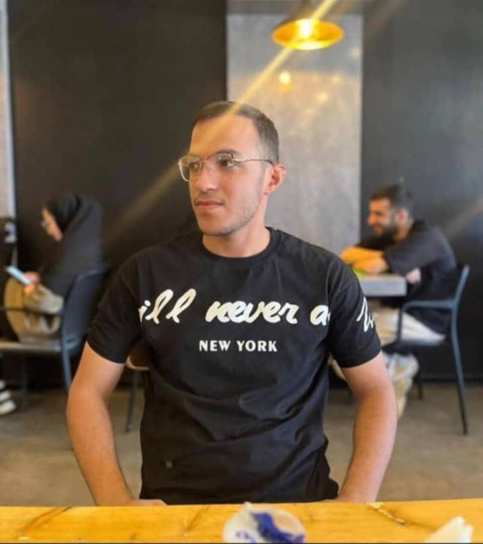 یک جوان ۲۰ ساله در اعتراض به تخریب دکه خانواده‌اش از سوی شهرداری اهواز خودسوزی کرد