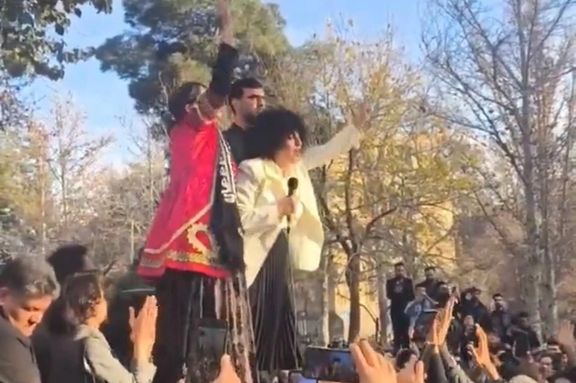 نرگس محمدی و سپیده قلیان در مراسم هفتم خسرو علیکردی