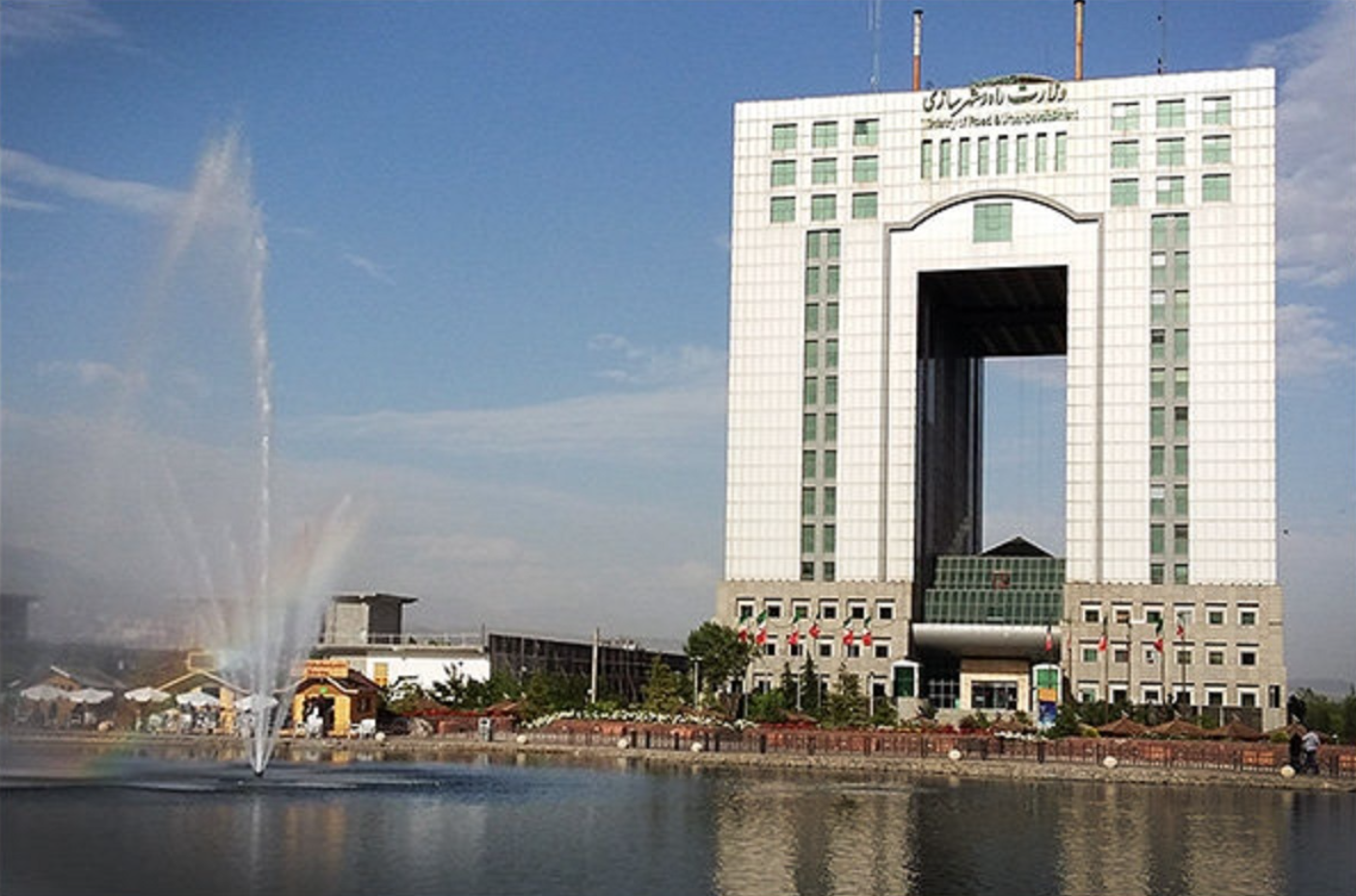 معاون وزیر راه: با دارایی‌های لوکس وزارتخانه، به جوان‌ها خانه اجاره می‌دهیم