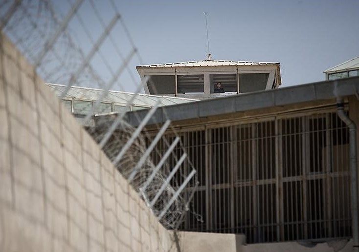 السجناء السياسيون في سجن طهران: النظام الإيراني يعيد إحياء "معسكرات النازية"