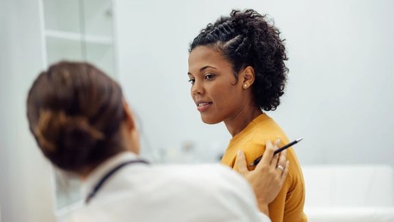 چرا زنان از مراجعه به پزشک پرهیز میکنند؟