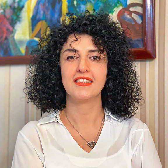 نرجس محمدي: خلال أيام قُتلت نساء وشبان وطفل بين ذراعي أمه وأبيه عند نقاط التفتيش الأمنية