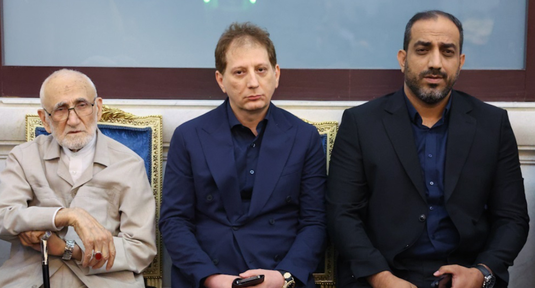 بازگشت بابک زنجانی، متهم بزرگ‌ترین پرونده فساد نفتی به حوزه نفت و طلا پس از عفو خامنه‌ای