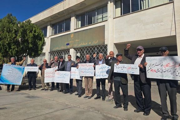 اعتراضًا على تجاهل مطالبهم.. احتجاجات للمتقاعدين والممرضين وموظفي النفط في عدة مدن بإيران