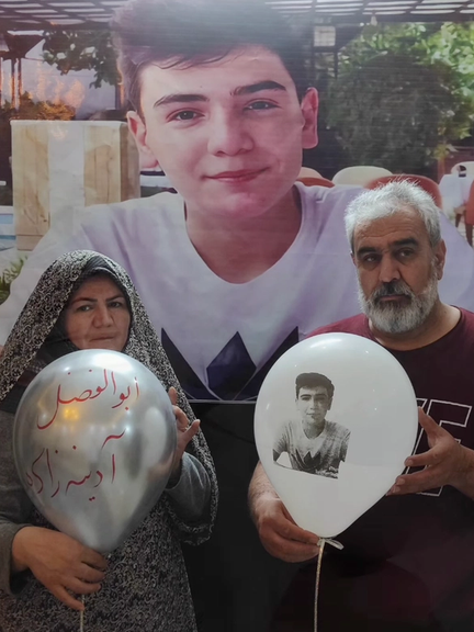 پدر ابوالفضل آدینهزاده از تهدید تلفنی سپاه به بازداشت خبر داد