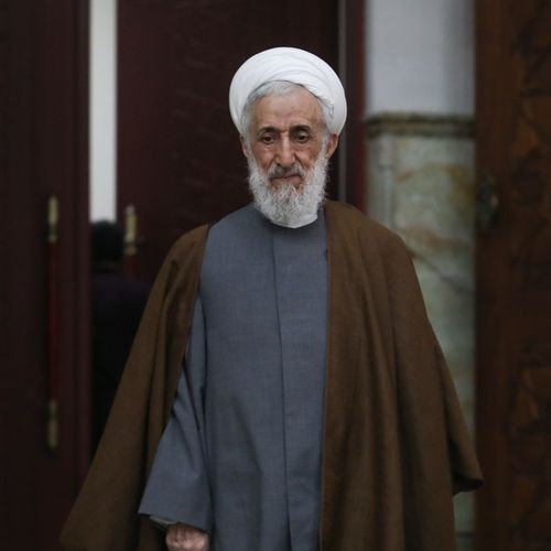 رجل دِين إيراني: نجل كاظم صديقي المتهم بالفساد "كان طليقًا في منزله عند وفاته"