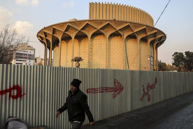 مدیر تئاتر شهر: حصار کشیده شده دور مجموعه، دیوار موقت کارگاهی است