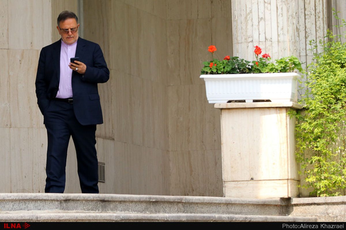 Former Chief Banker Says Governance In Iran Encourages Corruption