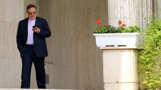 Former Chief Banker Says Governance In Iran Encourages Corruption