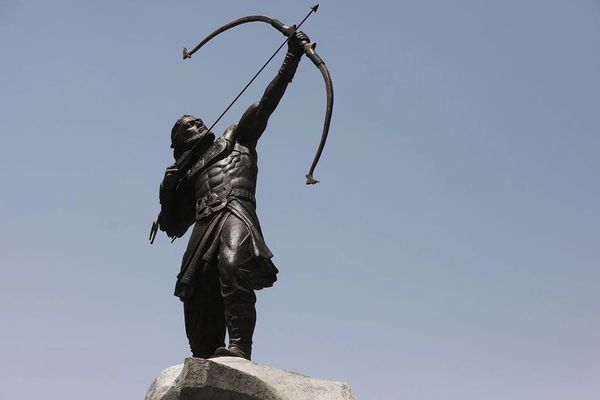 رژیم ضدملی و ژست ملی