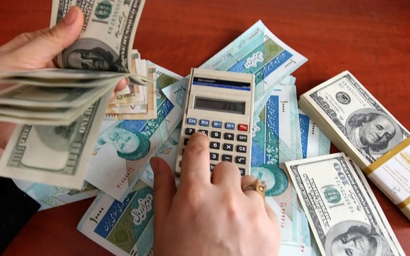 انتقادات برلمانية حادة للبنك المركزي الإيراني بعد التراجع الكبير في قيمة العملة الوطنية