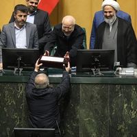 پول هست اما نه برای مردم؛ بودجههای هزاران میلیاردی برای نهادهای مذهبی و تبلیغاتی حکومت