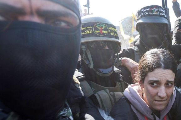 آربل یهود، گروگان اسرائیلی در محاصره اعضای گروههای مسلح فلسطینی در خان یونس پیش از تحویل به صلیب سرخ، ۱۱ بهمن