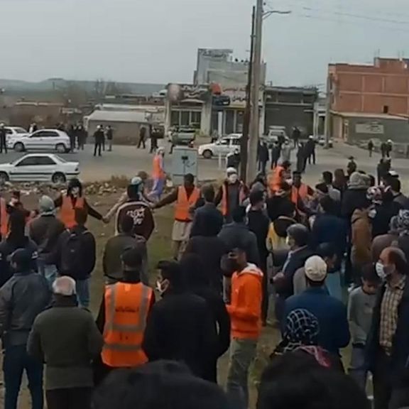 أنصار إمام الجمعة السني المعزول شمالي إيران ينظمون تجمعات احتجاجية من جديد