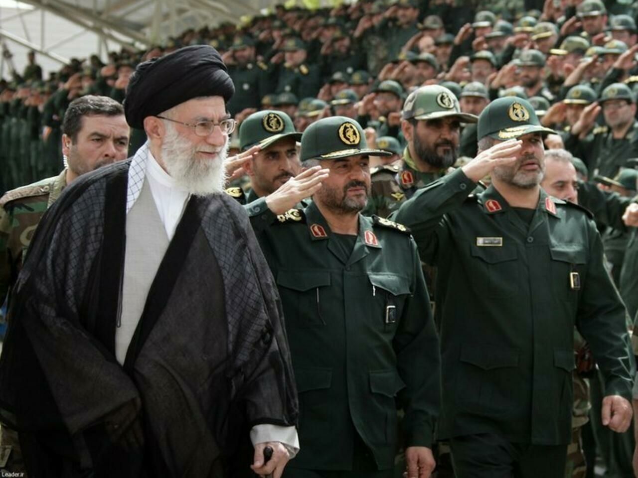 إنشاء مقر لزيادة الأنشطة الاقتصادية لوزارة الدفاع الإيرانية.. رغم توجيهات خامنئي بتقليصها