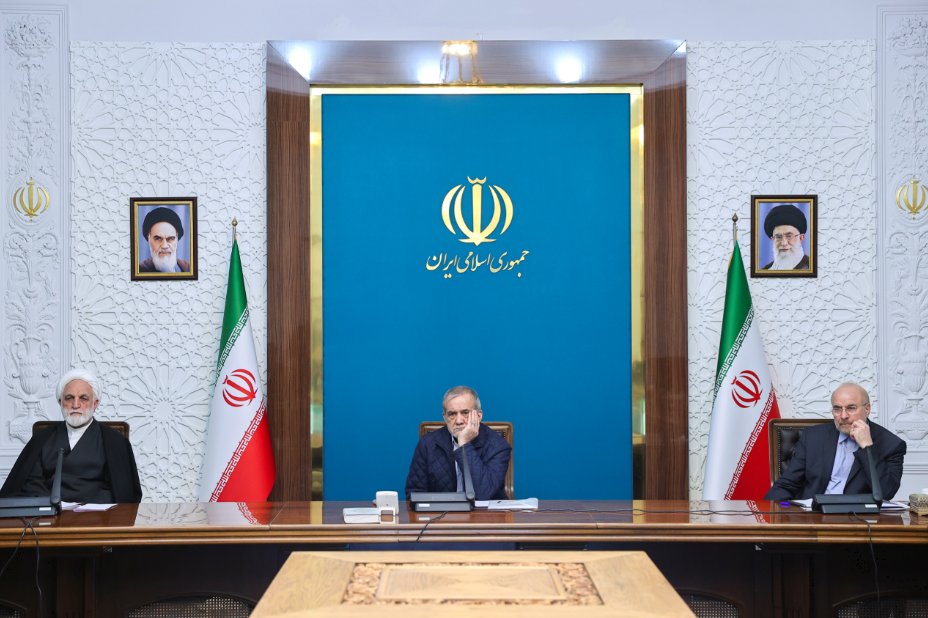 جلسه فوق‌العاده سران قوا درباره خطر اعتراضات و سرنگونی