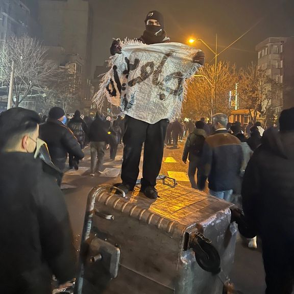 پیام مخاطب از کنگان: ماموران پشت بلندگو میگفتند «حکم تیر به کمر به بالا» را داریم