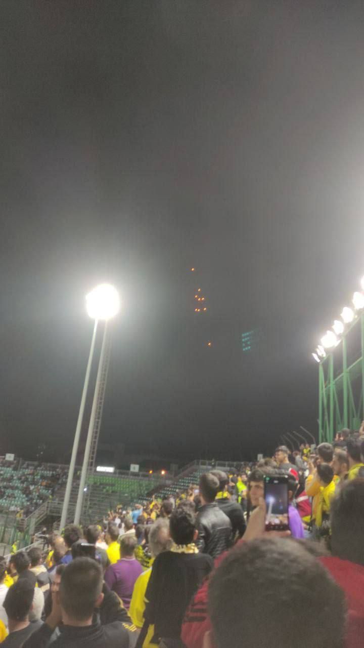 موشک‌های سپاه در آسمان فولادشهر اصفهان، هنگام بازی سپاهان-استقلال تاجیکستان