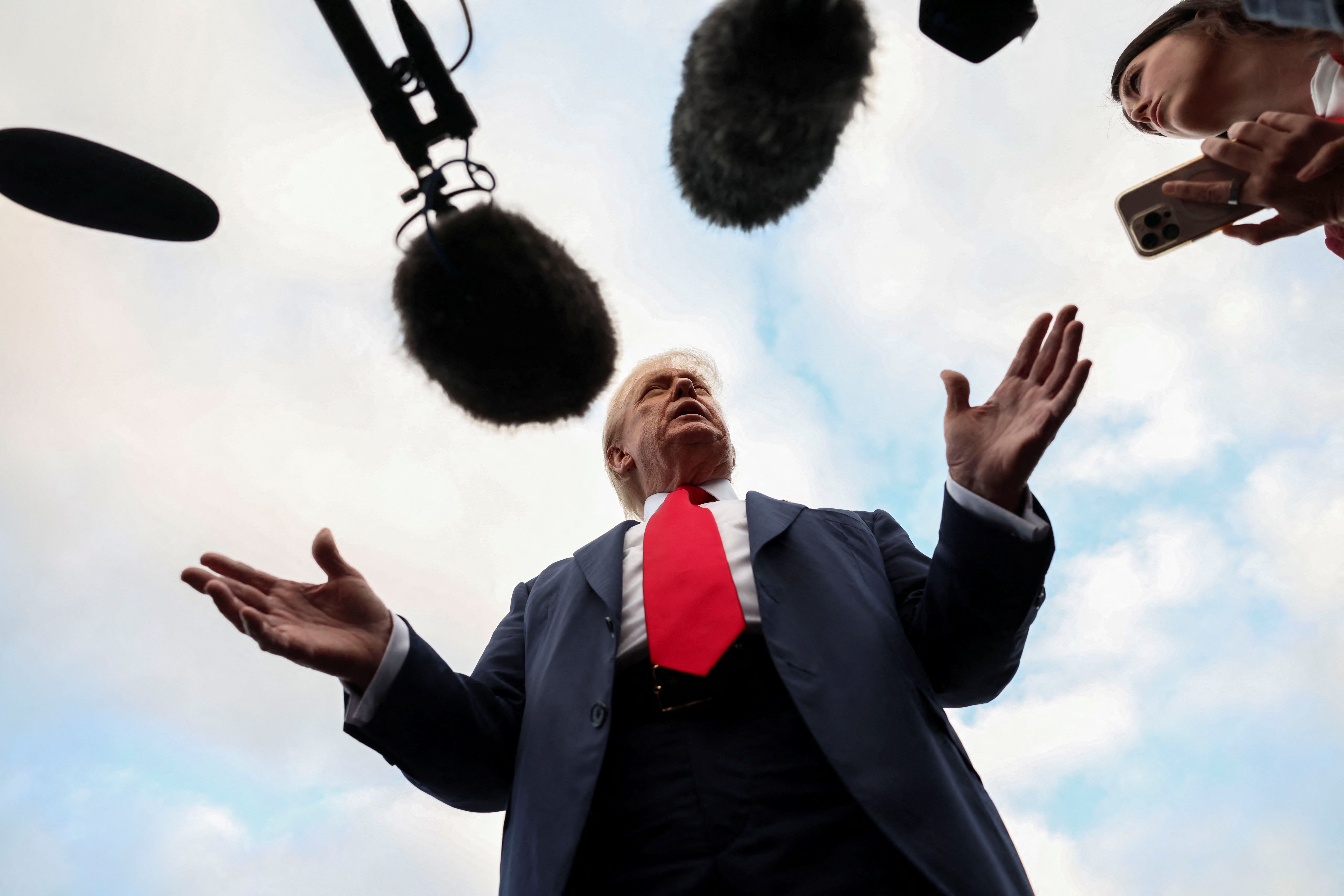 ترامپ در اسکاتلند: احتمال توافق تجاری با اتحادیه اروپا ۵۰ -۵۰ است