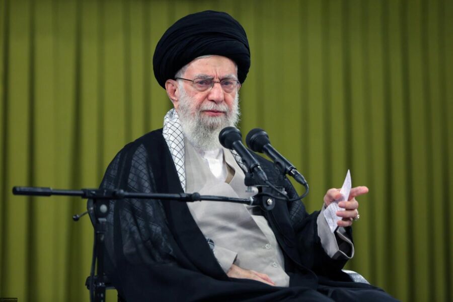 تهدید خامنه‌ای پس از خروج از مخفی‌گاه؛ضربه بزرگتری هم می‌توانیم به آمریکا بزنیم