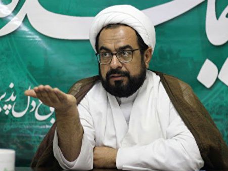 Man Pours Gasoline On Iranian Cleric In Attempted Murder