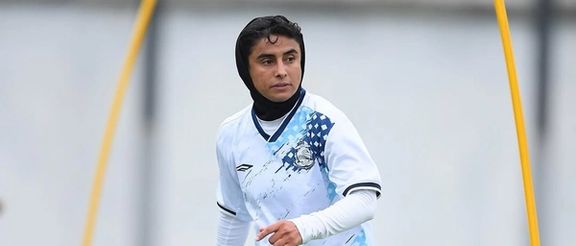 "خجلاً من الاحتفال".. قائدة فريق "ملوان" تعتزل كرة القدم تضامنًا مع أوجاع الإيرانيين