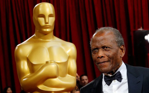 سیدنی پوآتیه، نخستین بازیگر سیاهپوست برنده اسکار بهترین بازیگر مرد، در سن ۹۴ سالگی درگذشت
