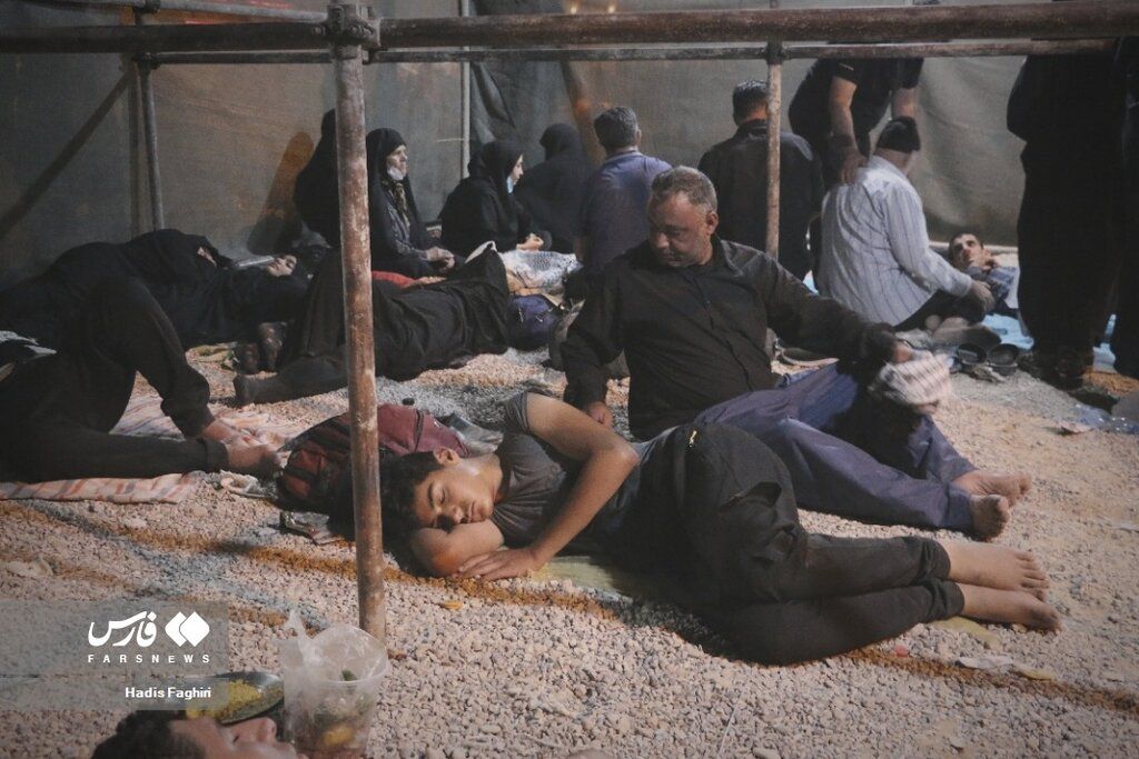 استمرار ازدحام زوار الأربعين على الحدود الإيرانية- العراقية.. ونقص المرافق والمياه