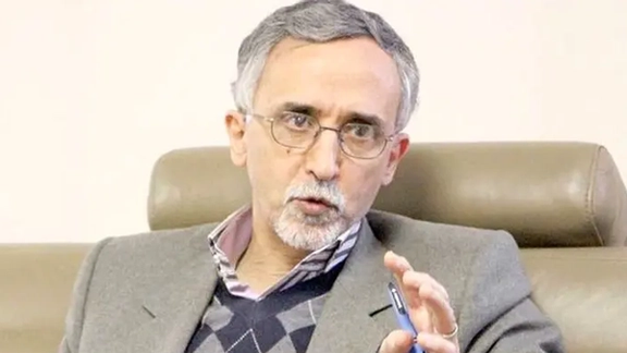 سياسي إيراني: النزول للشوارع أسهل مما نتصور.. وسنشهد سقوط النظام قريبا