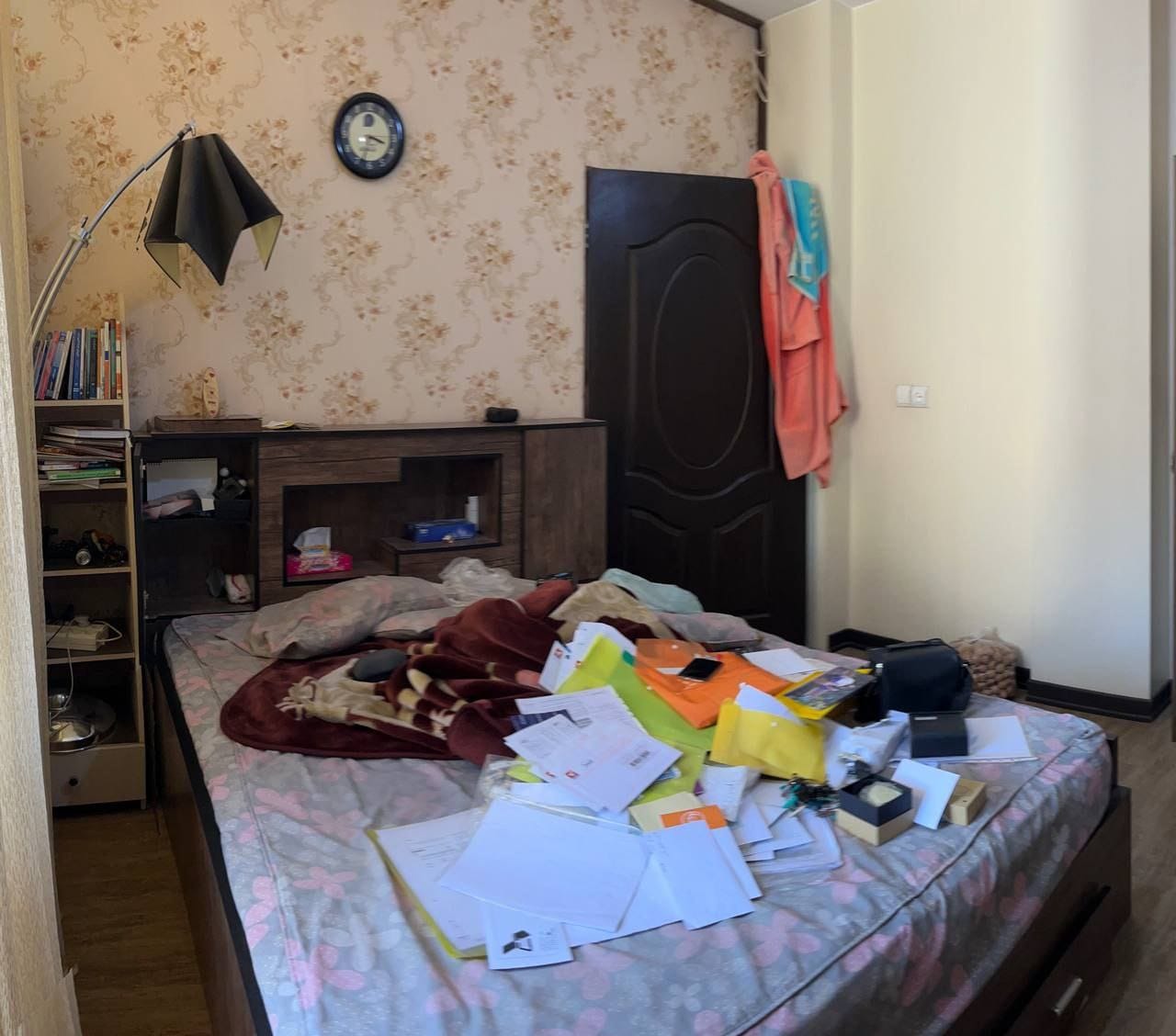 نیروهای امنیتی خانه‌ها و واحدهای تجاری بیش از ۱۰ شهروند بهائی در اصفهان را تفتیش کردند