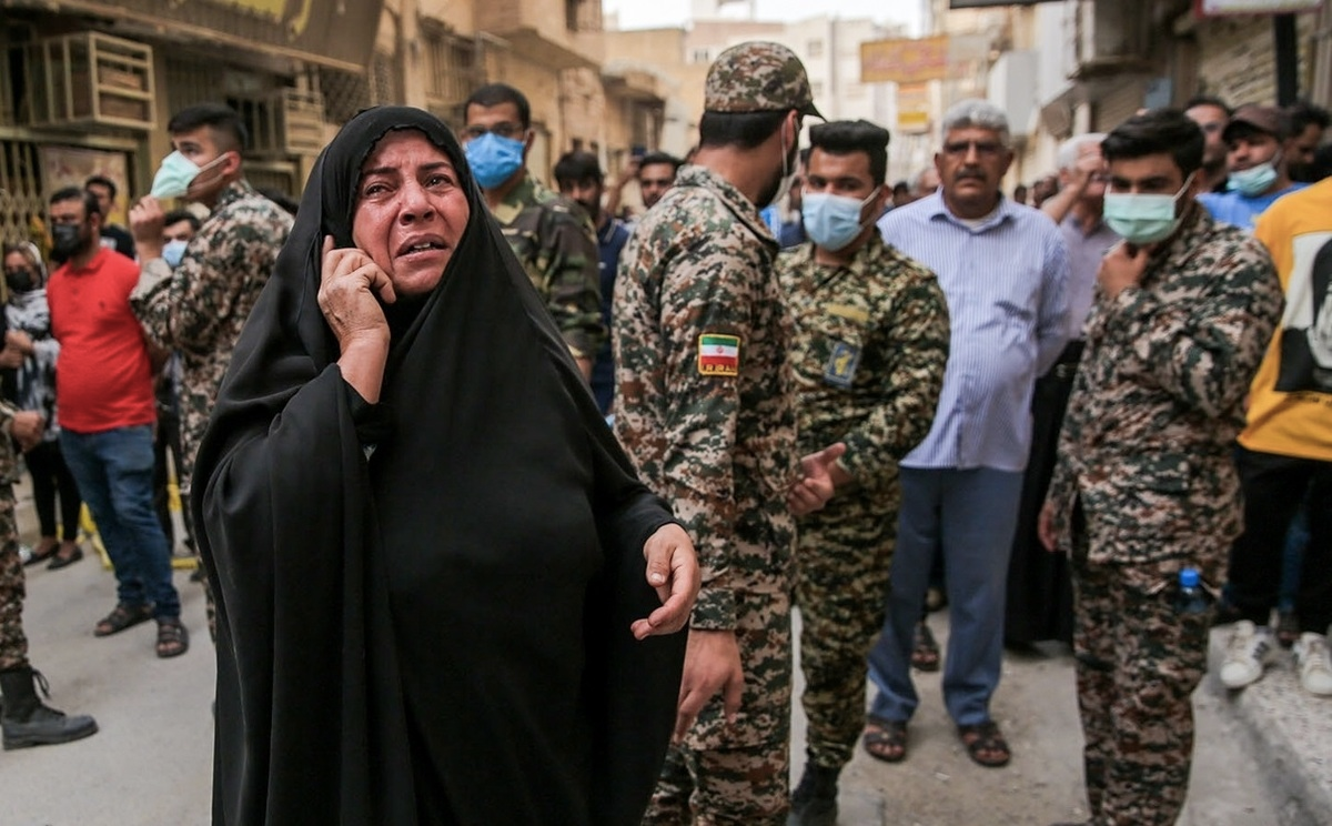 روایت‌ها از شنیده شدن صدای مهیب، یک روز پیش از ریزش متروپل؛ کارگران ساختمانی بیمه نبودند