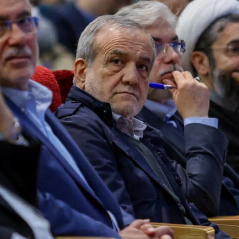 الرئيس الإيراني: لا توجد لدينا عملة كافية لكن علينا الصمود