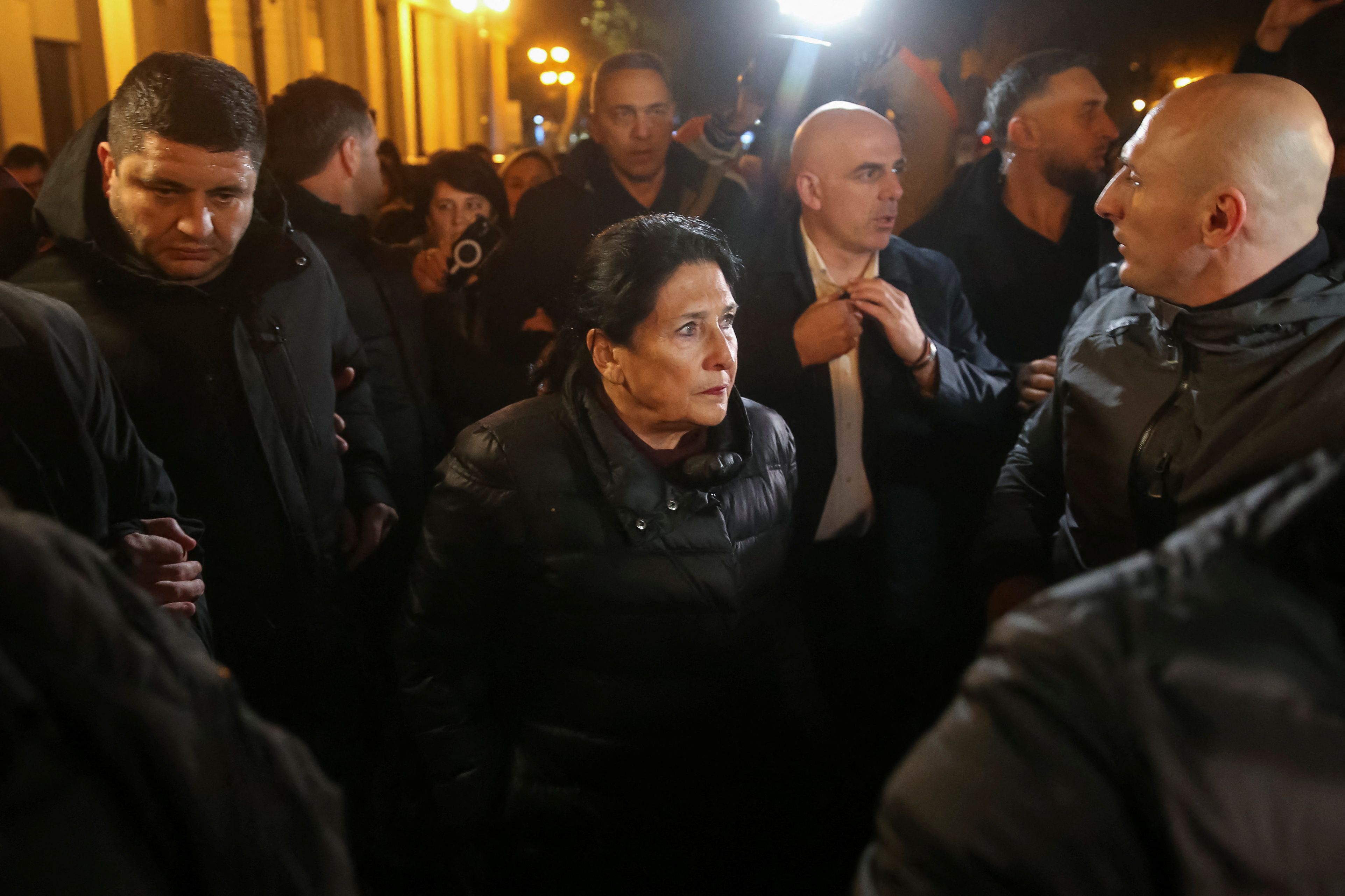 ادامه تنش در گرجستان؛ رییس‌جمهوری می‌گوید دولت و پارلمان مشروعیت ندارند