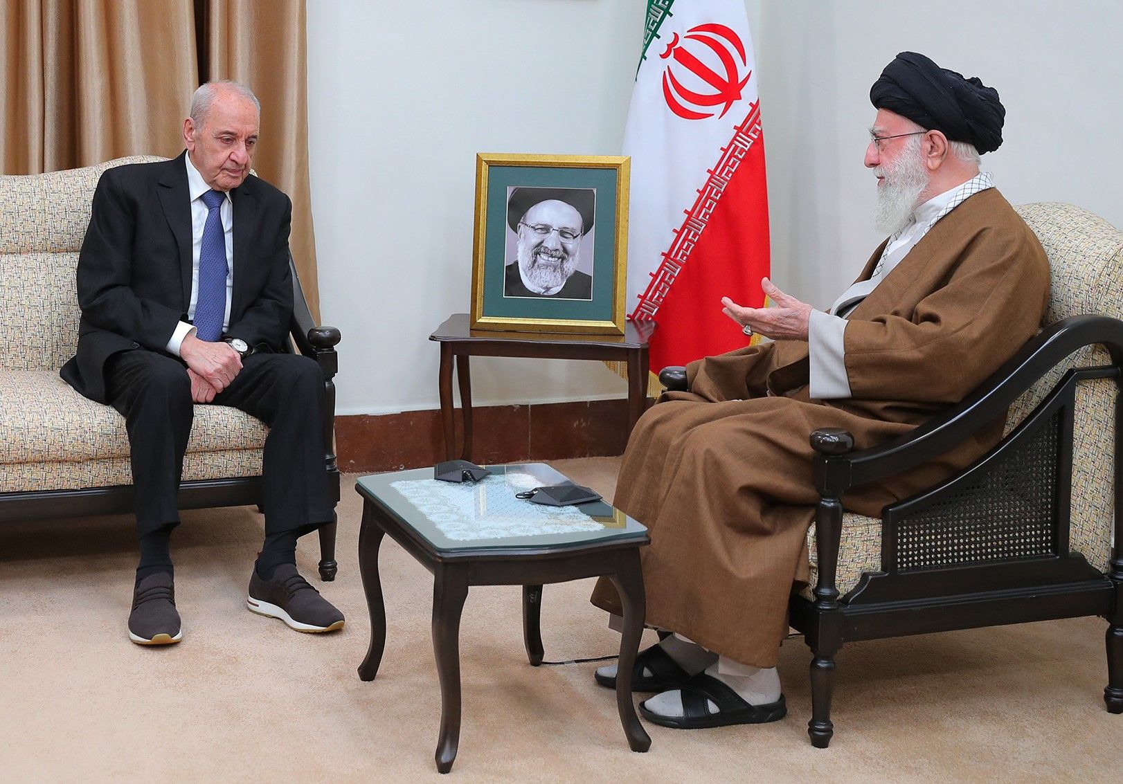 رسانه لبنانی: نبیه بری خواستار «فتوای» خامنه‌ای برای تحویل تسلیحات سنگین حزب‌الله شد