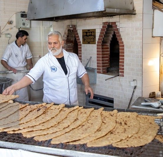 ارتفاع سعر الخبز في إيران والإعلام الرسمي ينتقد "الخطة الذكية" لدعم الدقيق
