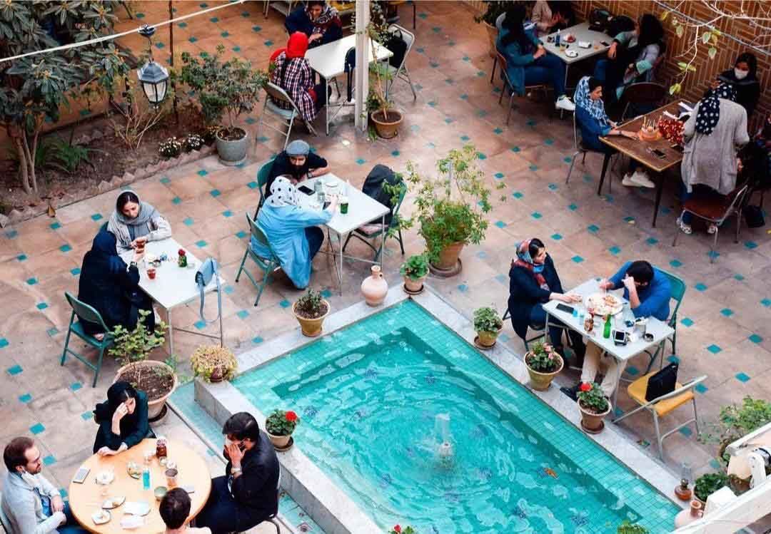 تصویری آرشیوی از فضای یک کافی‌شاپ