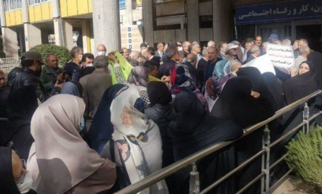 بازنشستگان ایران برای طرح مطالبات صنفی و آزادی معلمان زندانی تجمع کردند