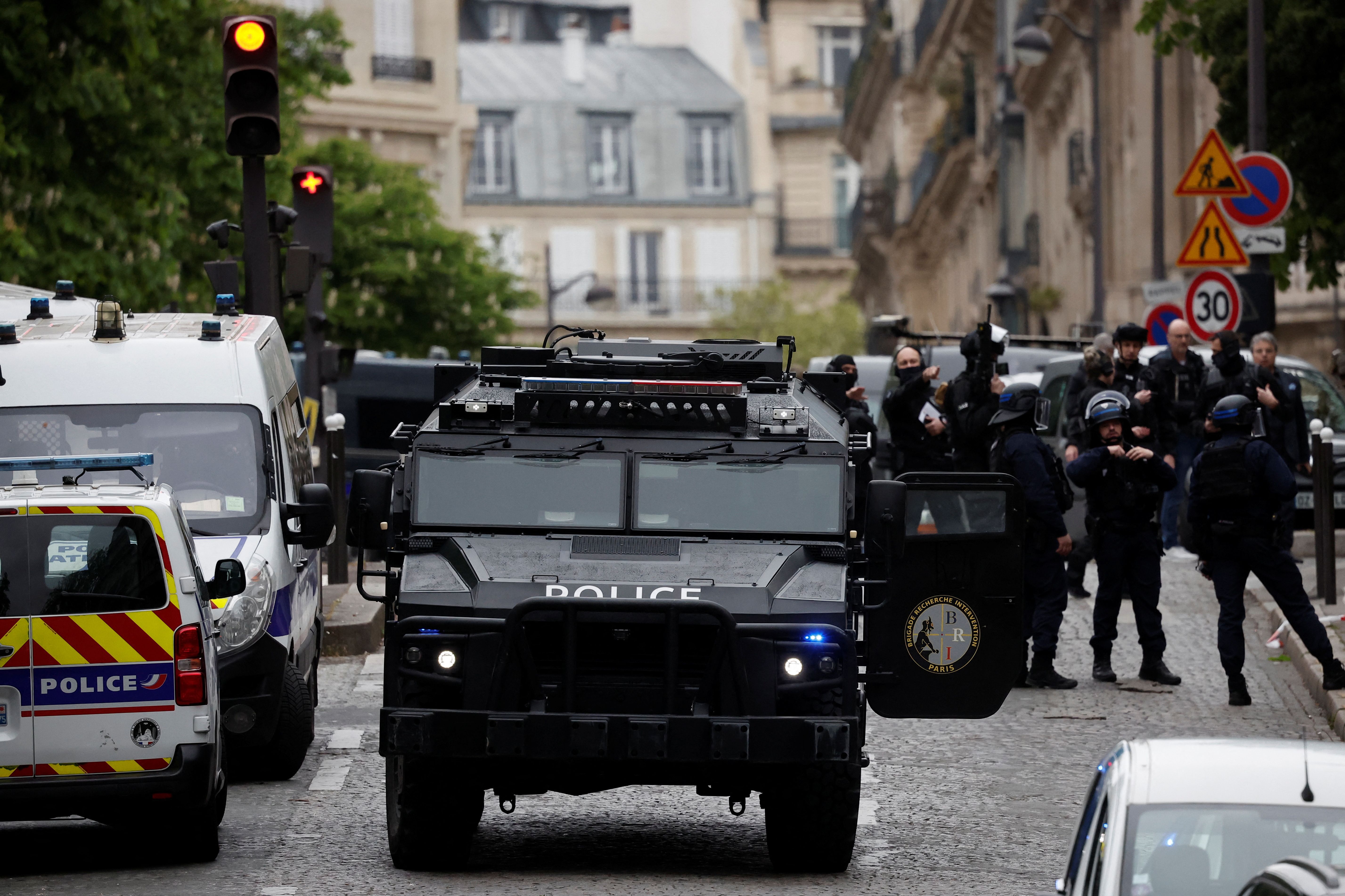 Police Arrest Man Who Wanted To Blow Himself Up In Paris Iran Consulate