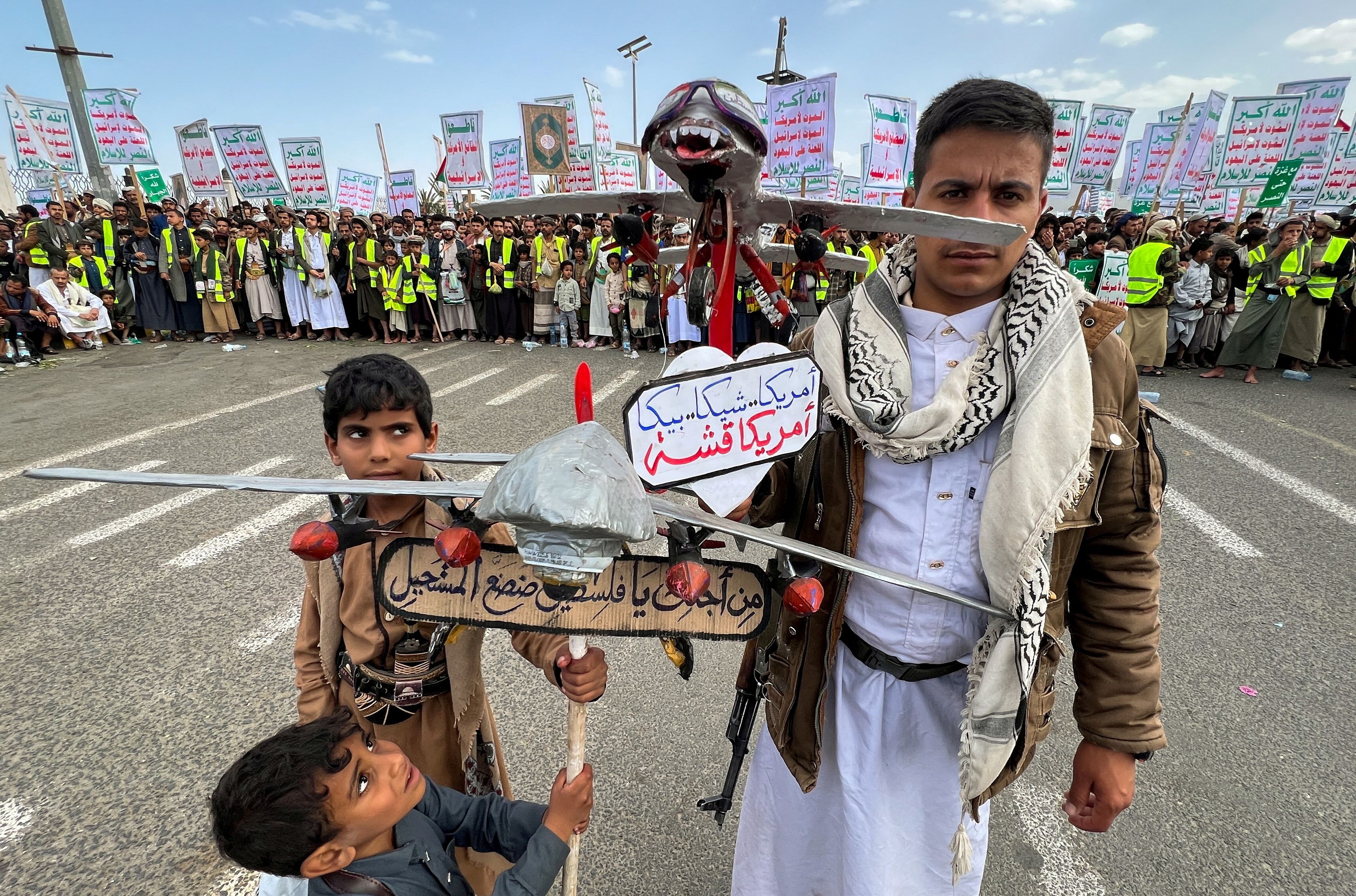 نیوزویک: حوثی‌ها می‌گویند در صورت حمله به ایران با آمریکا و اسرائیل وارد جنگ خواهند شد